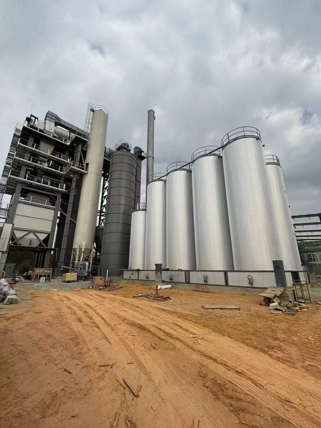 電加熱瀝青罐.jpg 電加熱瀝青罐.jpg